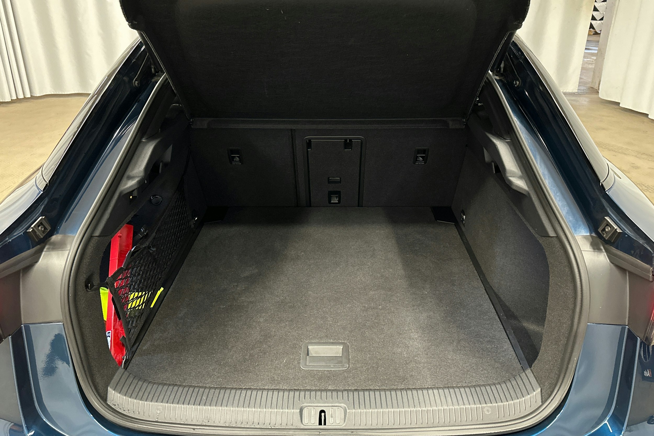 sininen Volkswagen ID.7 2025 kuva 14.