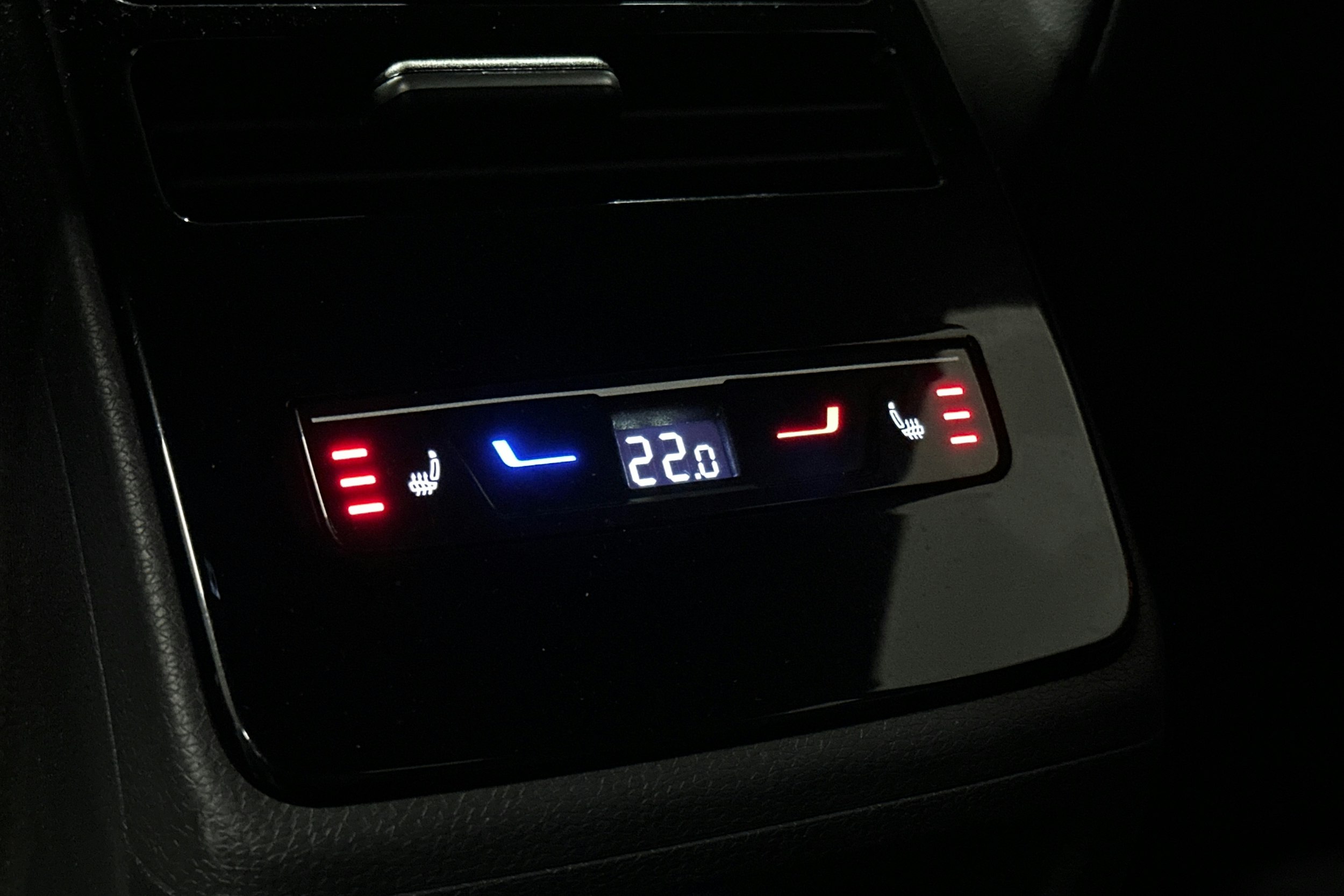 sininen Volkswagen ID.7 2025 kuva 17.