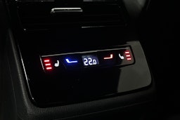 sininen Volkswagen ID.7 2025 kuva 17.