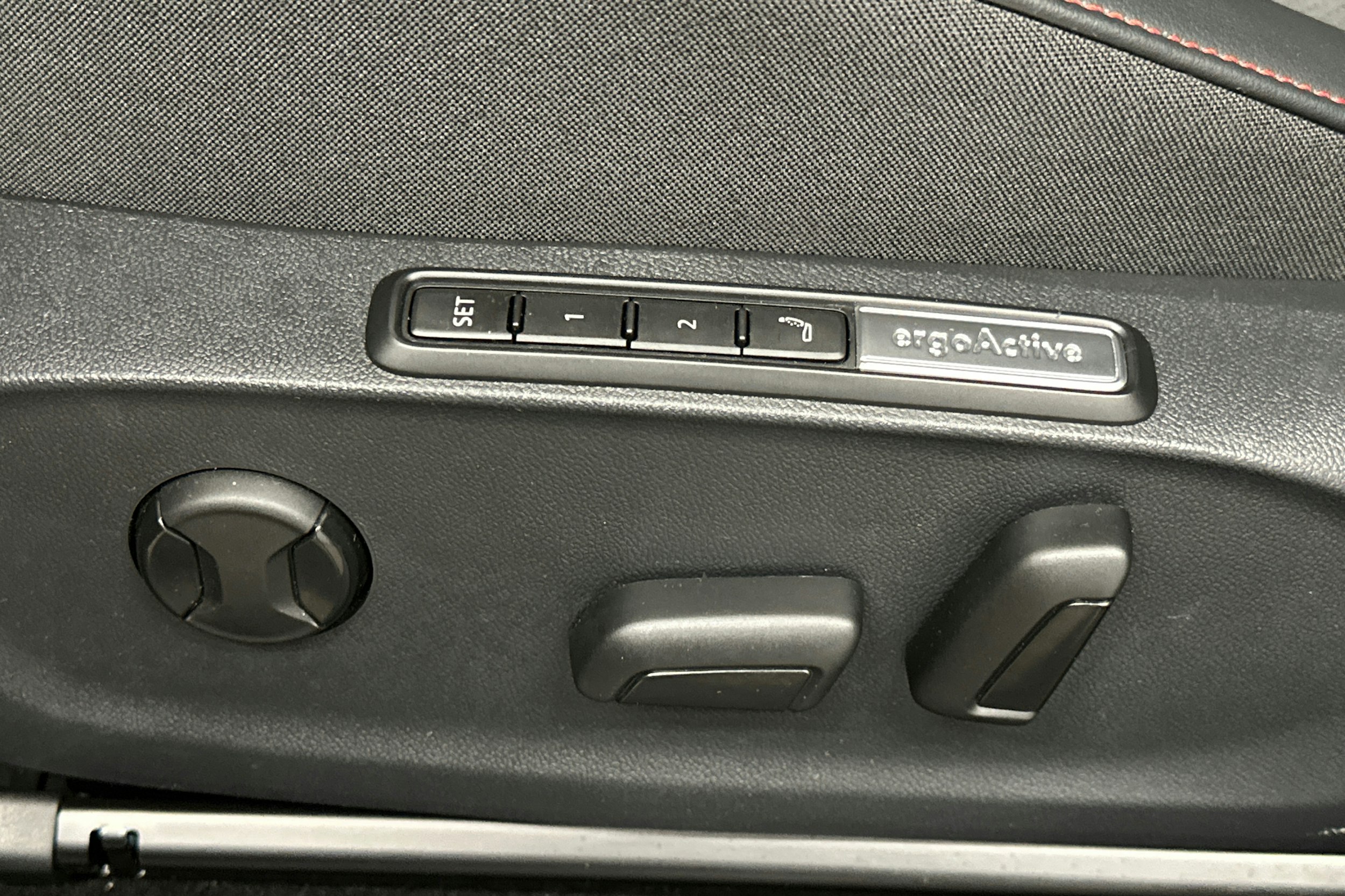 sininen Volkswagen ID.7 2025 kuva 19.