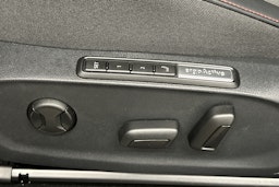 sininen Volkswagen ID.7 2025 kuva 19.