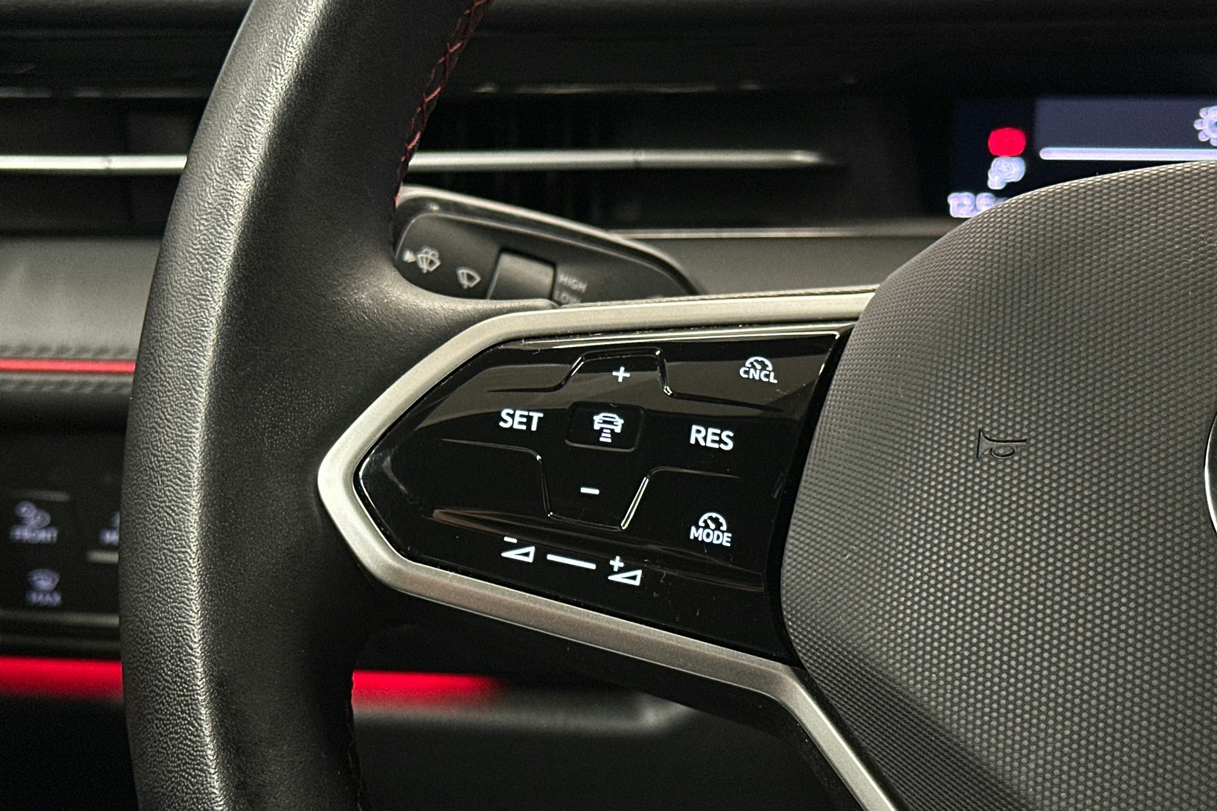 sininen Volkswagen ID.7 2025 kuva 22.