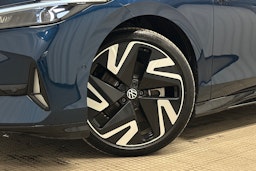 sininen Volkswagen ID.7 2025 kuva 11.