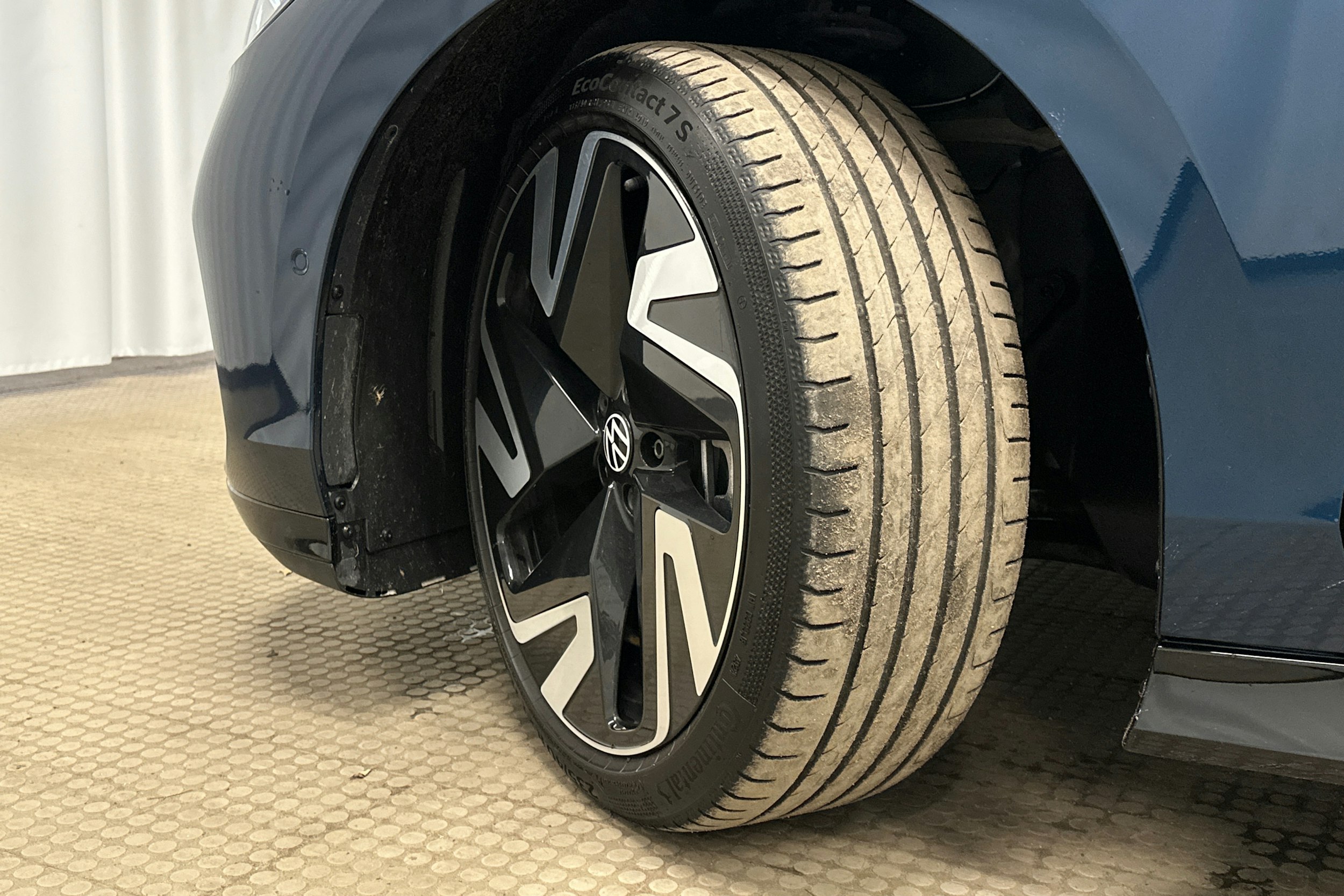 sininen Volkswagen ID.7 2025 kuva 13.