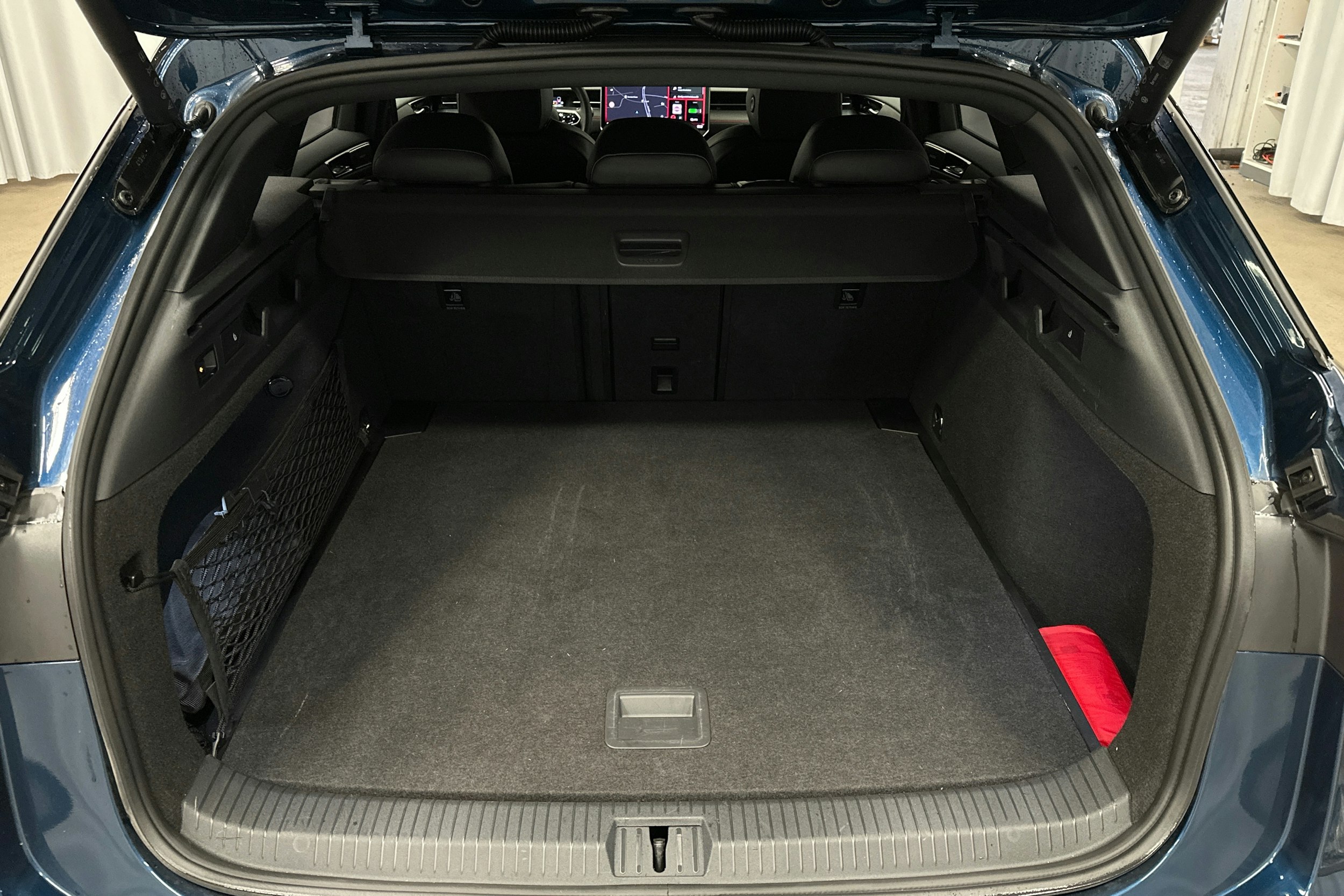 sininen Volkswagen ID.7 2025 kuva 14.