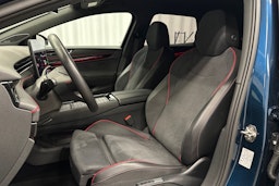 sininen Volkswagen ID.7 2025 kuva 18.