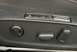 sininen Volkswagen ID.7 2025 kuva 19.