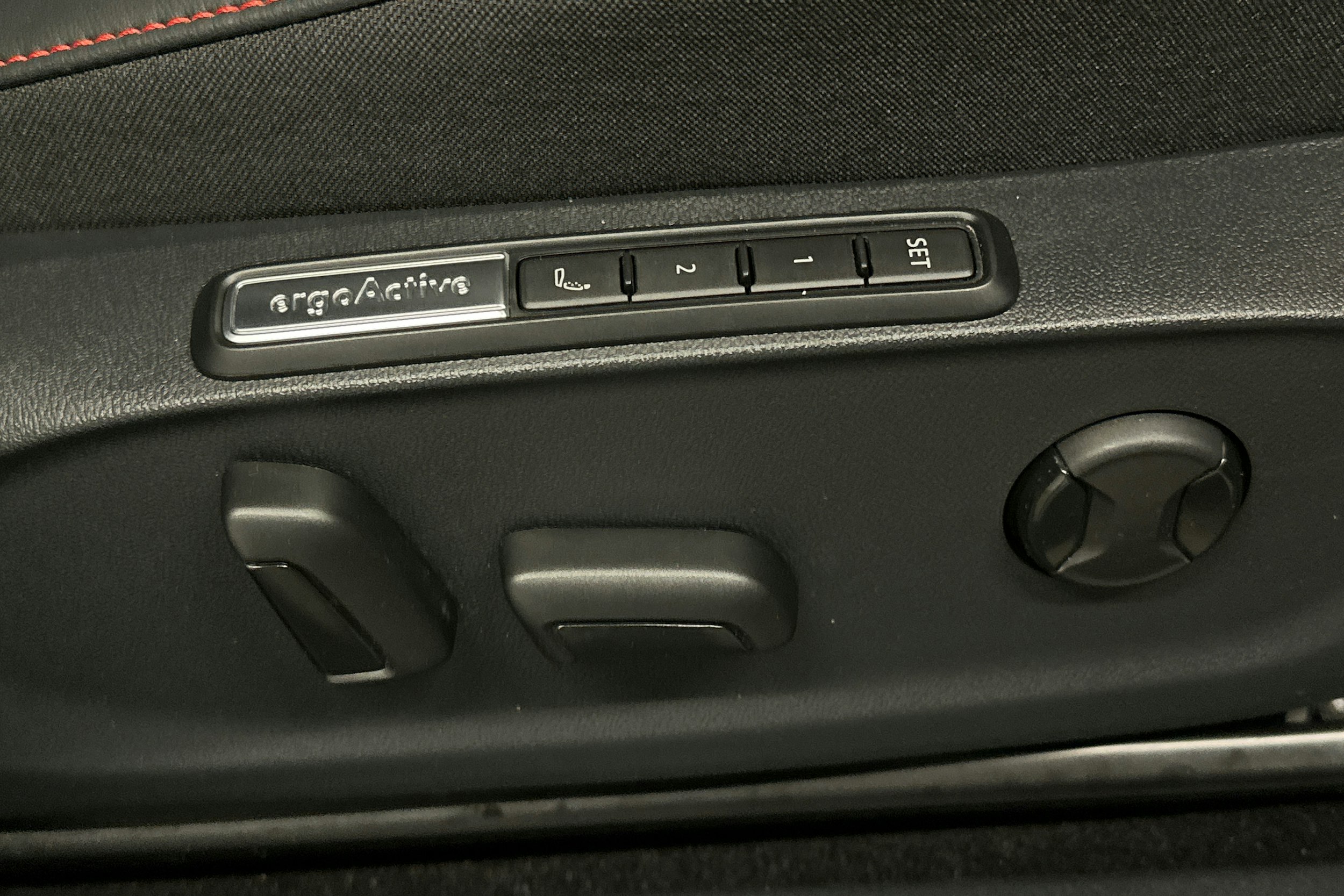 sininen Volkswagen ID.7 2025 kuva 20.