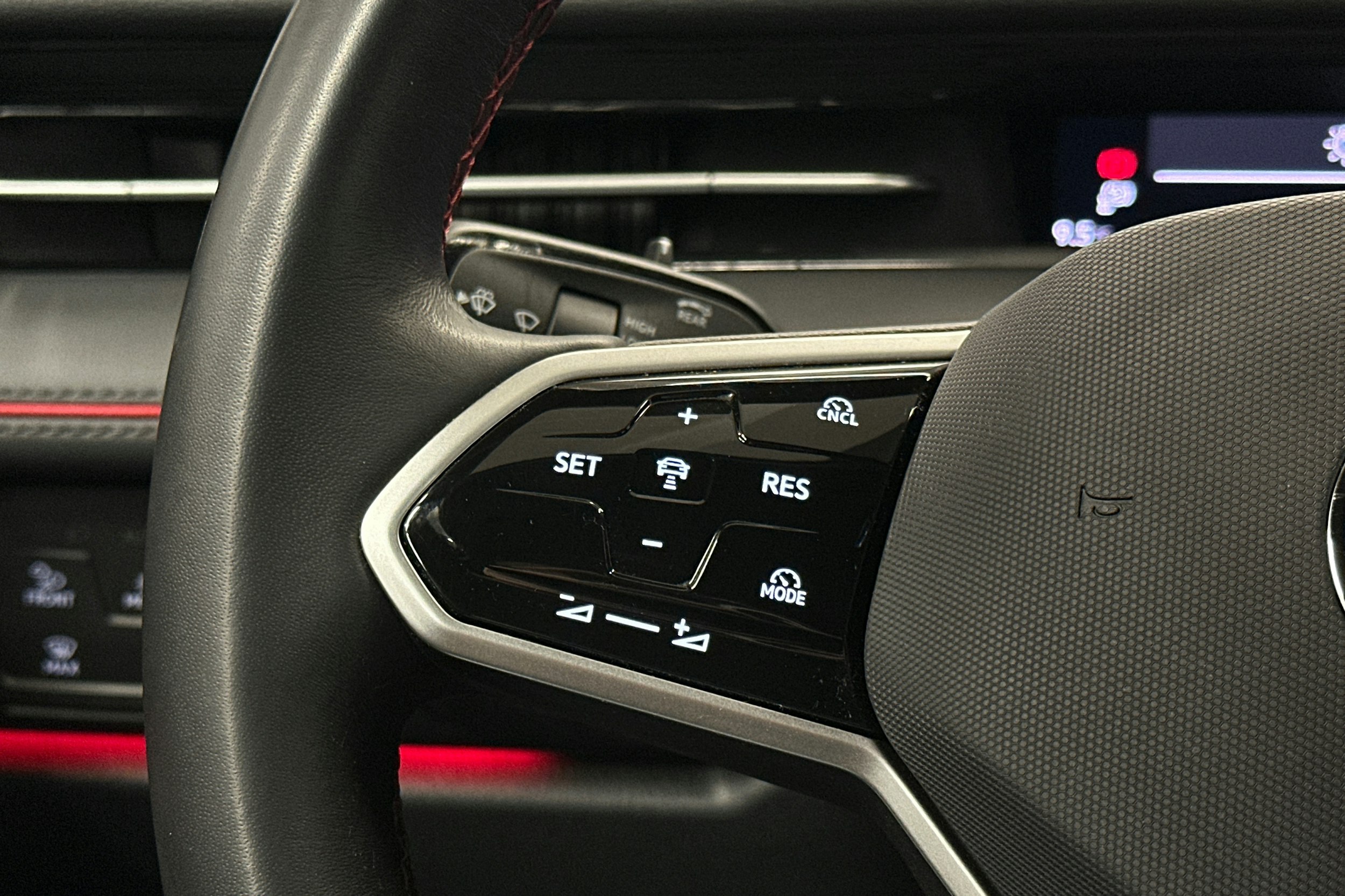 sininen Volkswagen ID.7 2025 kuva 22.