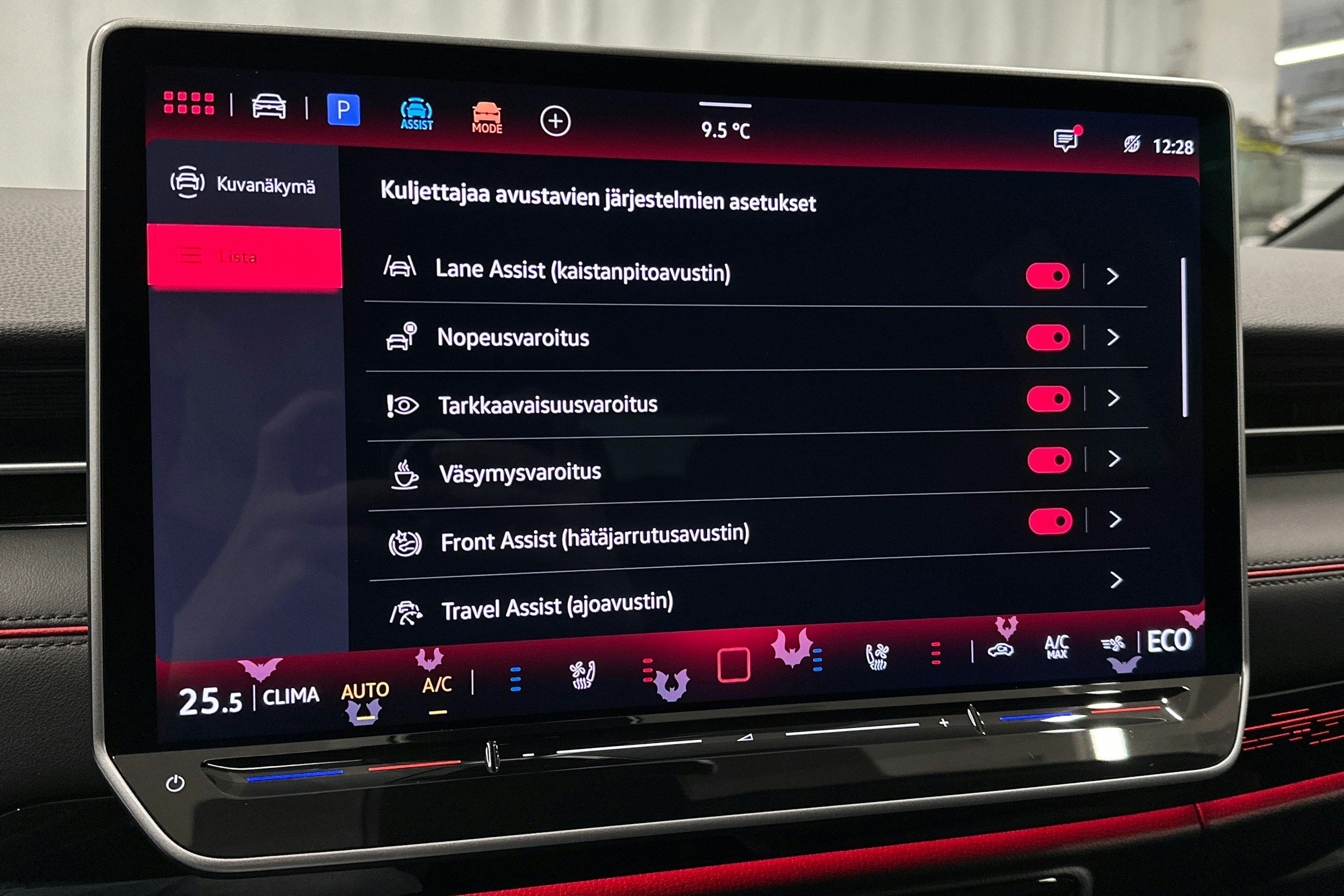 sininen Volkswagen ID.7 2025 kuva 30.