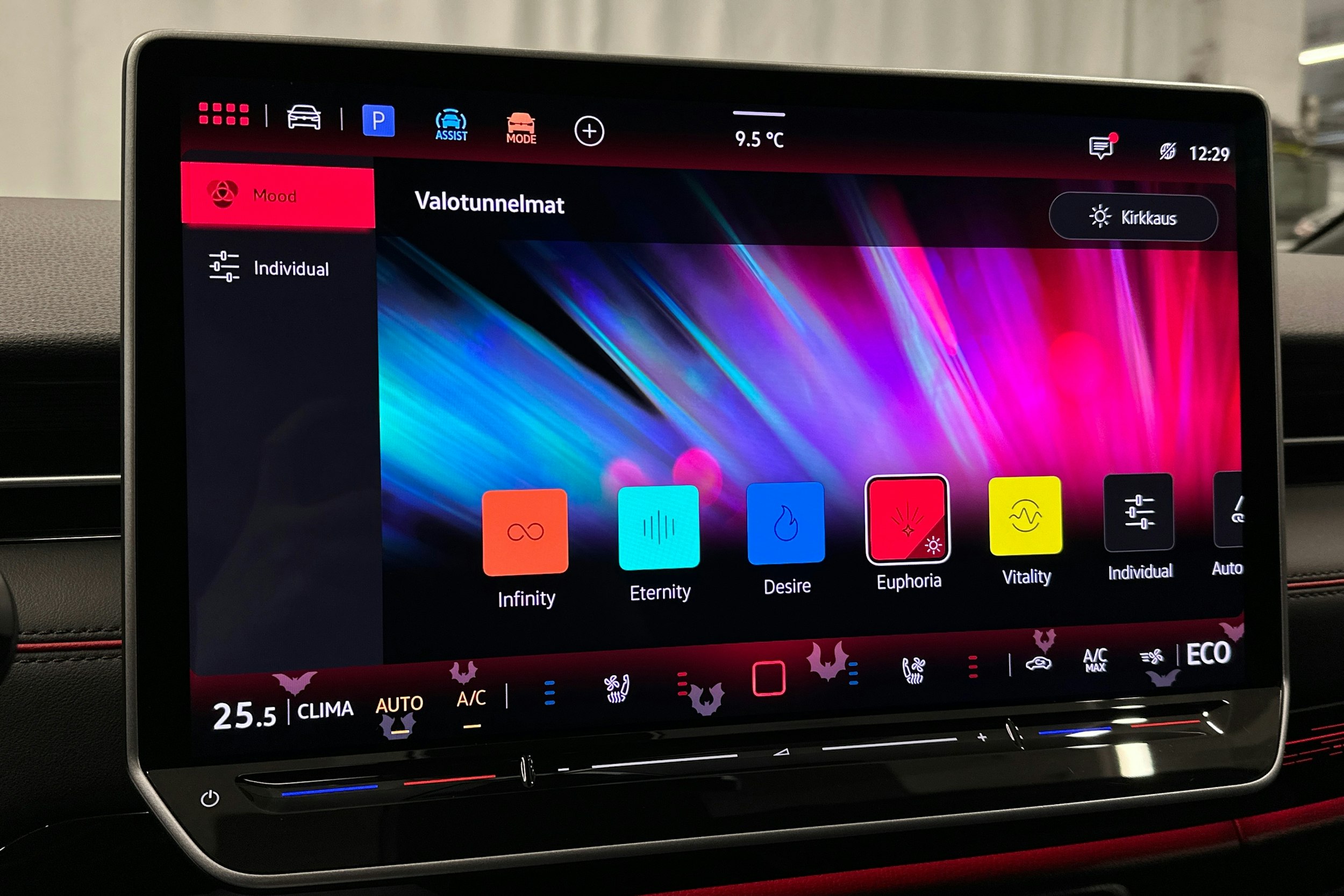 sininen Volkswagen ID.7 2025 kuva 32.