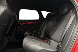 punainen Volkswagen ID.7 2025 kuva 8.