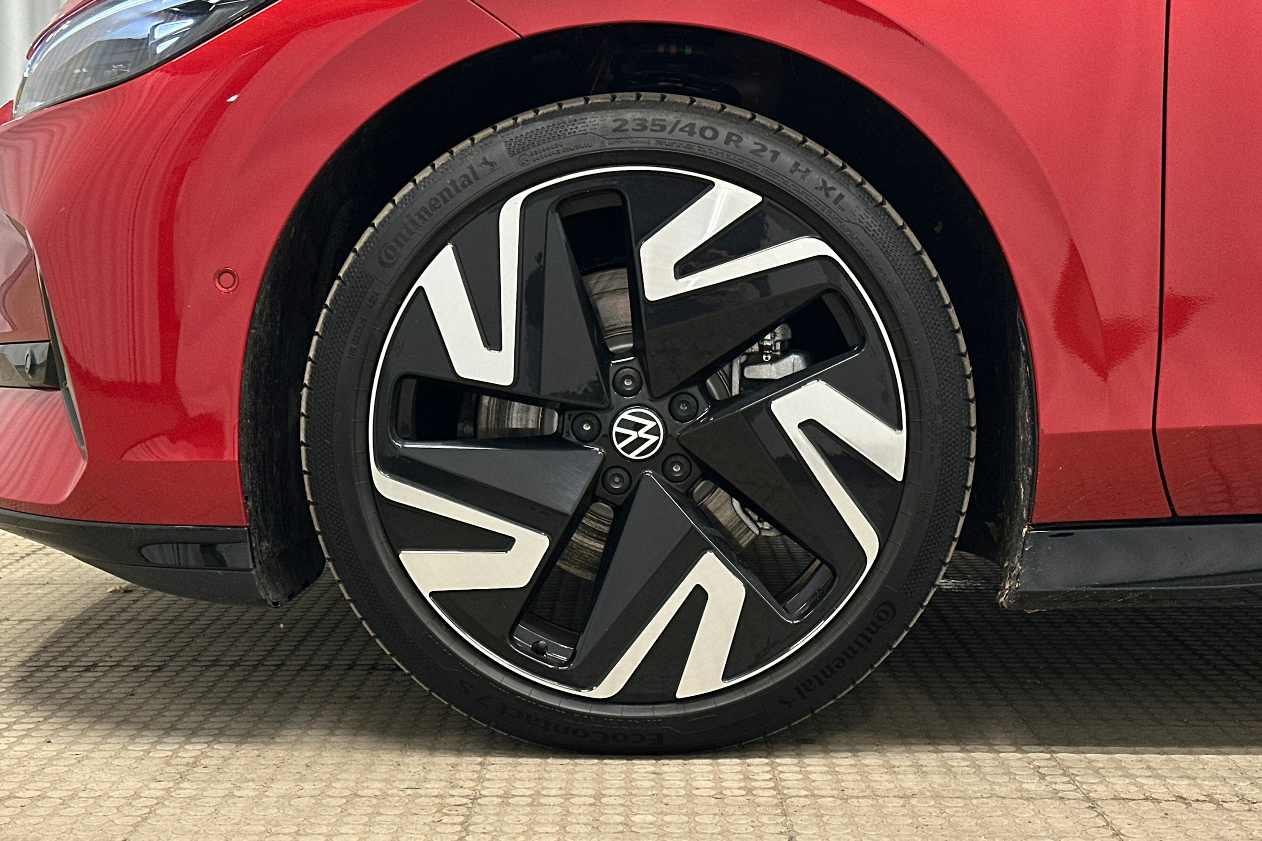 punainen Volkswagen ID.7 2025 kuva 9.