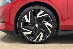 punainen Volkswagen ID.7 2025 kuva 9.