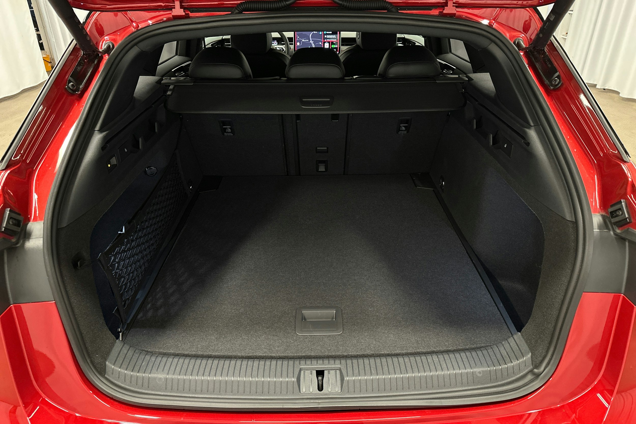 punainen Volkswagen ID.7 2025 kuva 11.