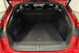 punainen Volkswagen ID.7 2025 kuva 11.