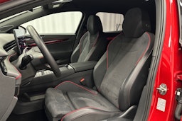 punainen Volkswagen ID.7 2025 kuva 15.