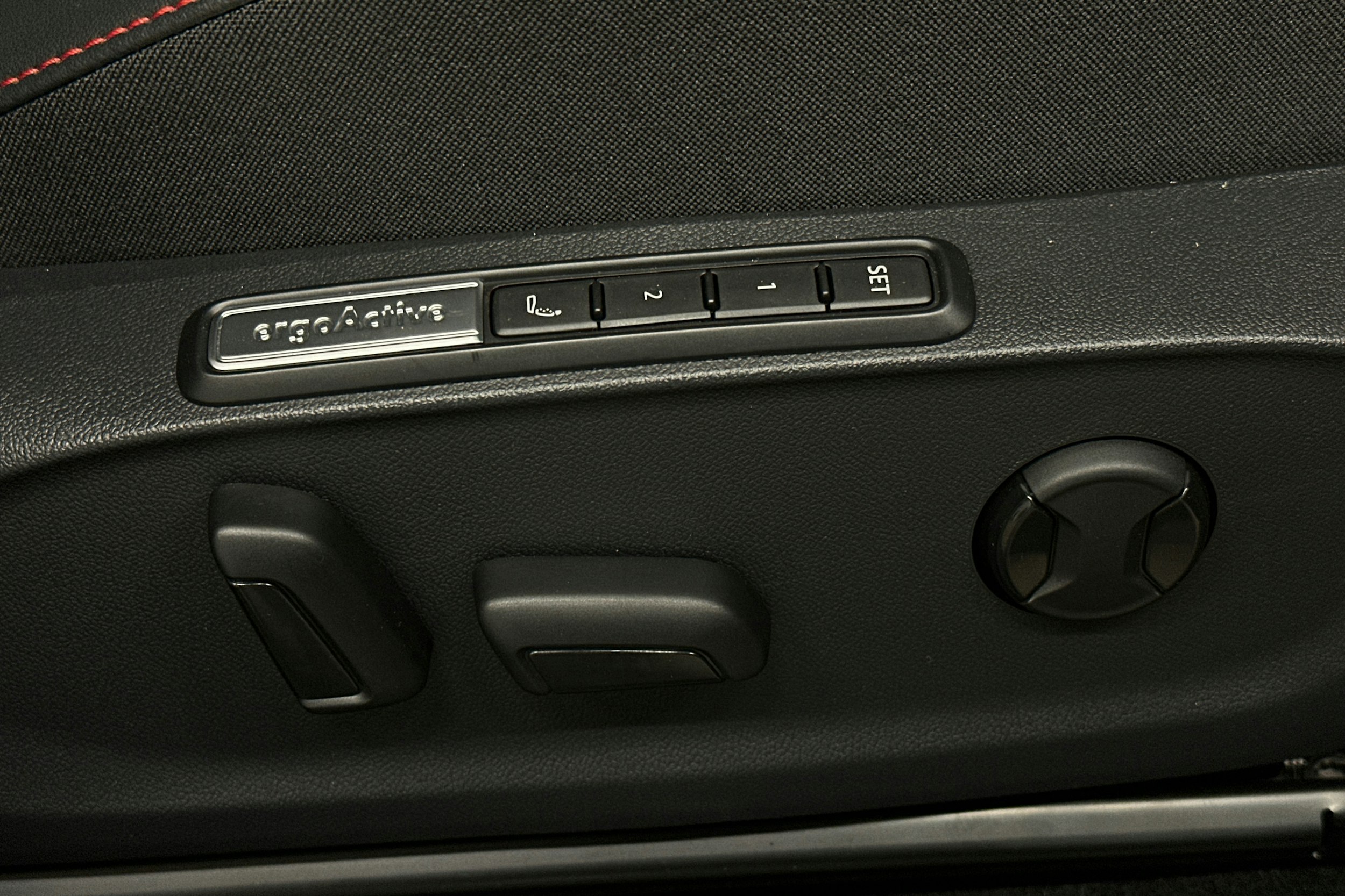 punainen Volkswagen ID.7 2025 kuva 17.