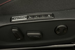 punainen Volkswagen ID.7 2025 kuva 17.