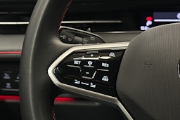 punainen Volkswagen ID.7 2025 kuva 19.