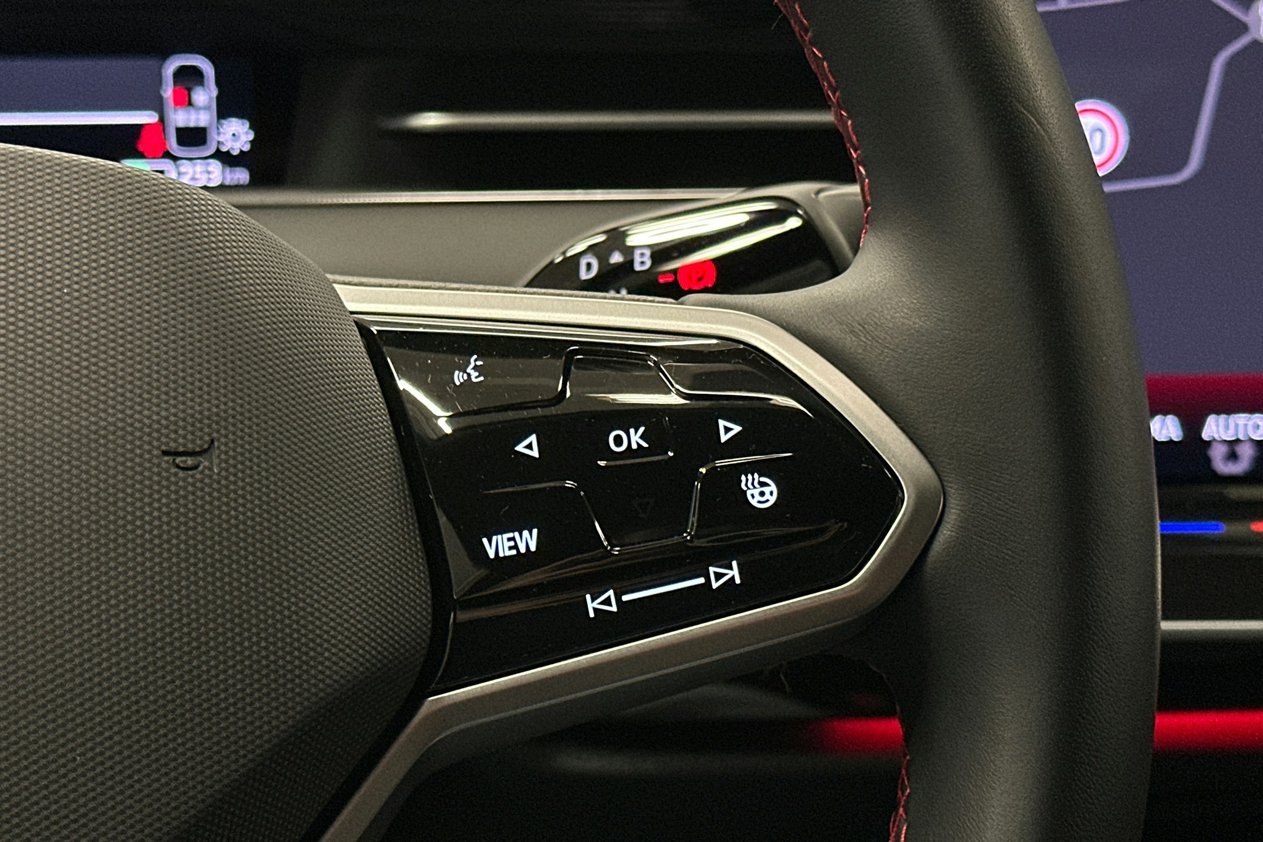 punainen Volkswagen ID.7 2025 kuva 20.