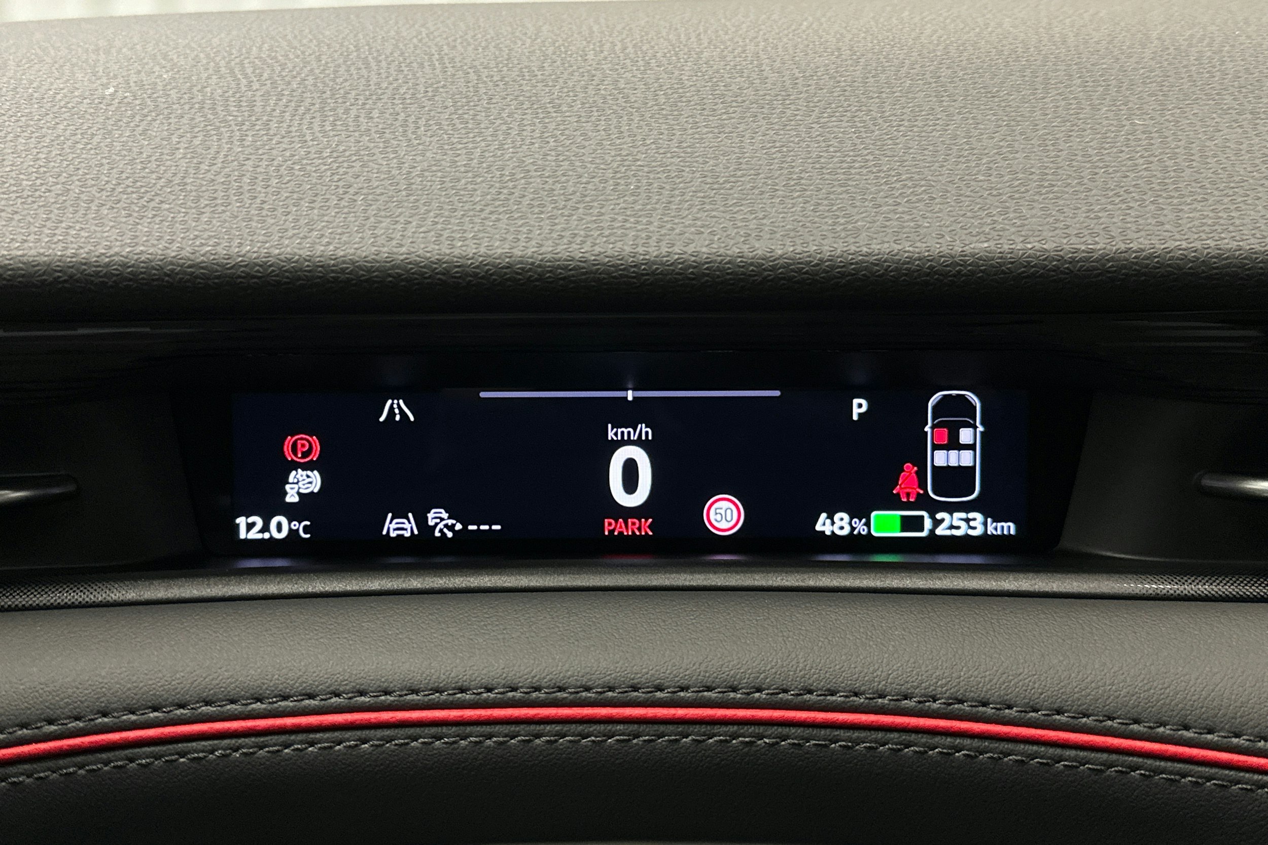 punainen Volkswagen ID.7 2025 kuva 21.