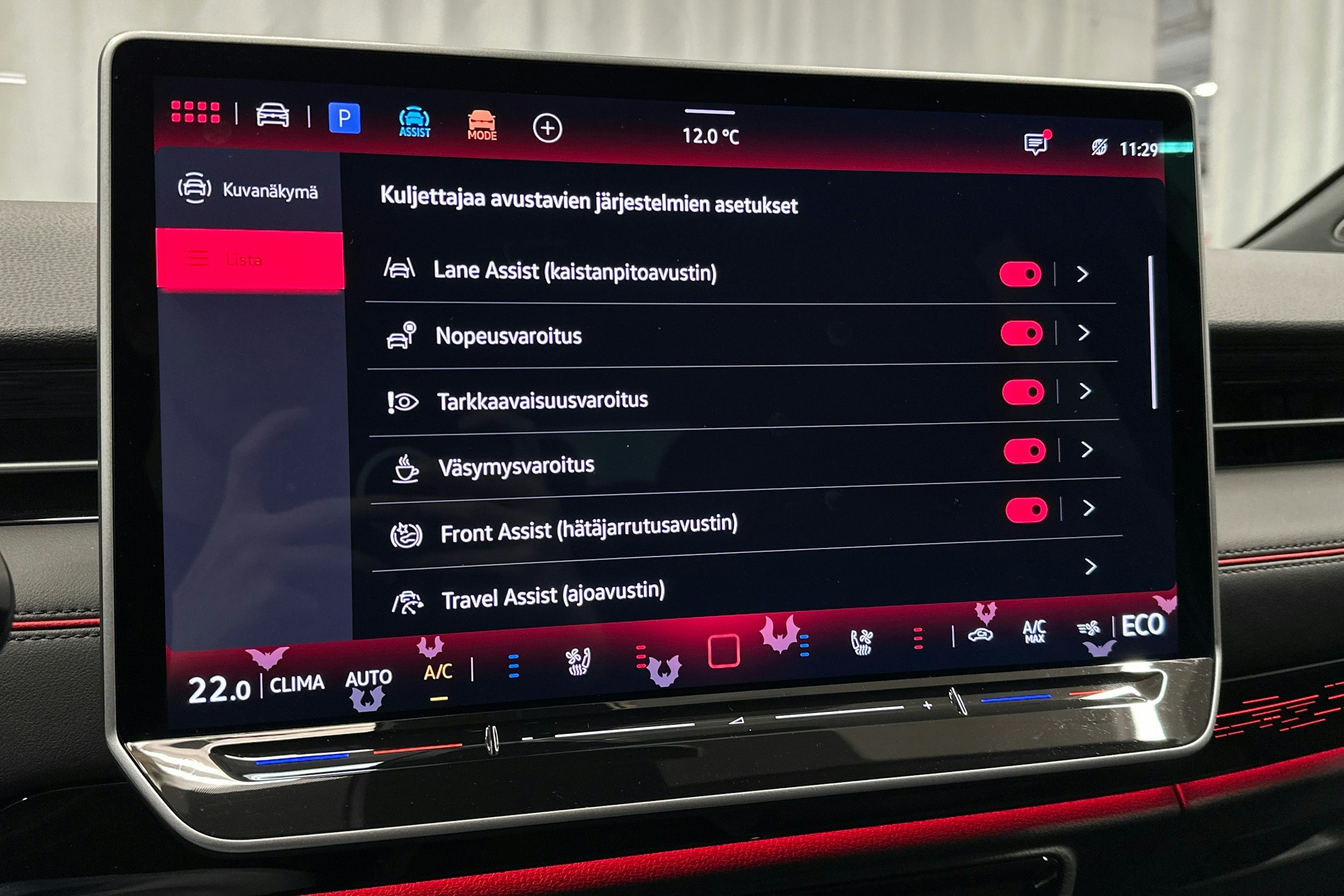 punainen Volkswagen ID.7 2025 kuva 28.