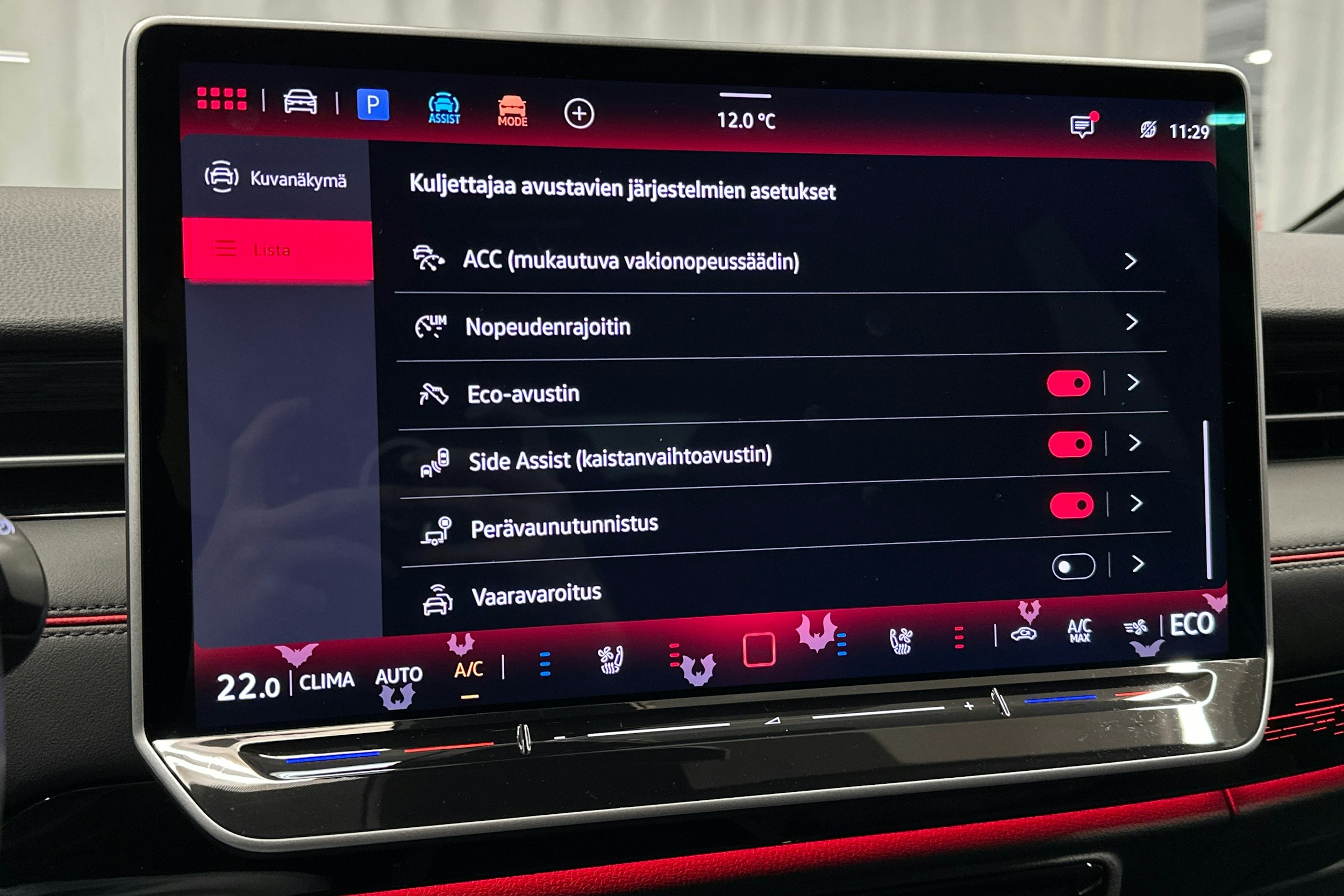 punainen Volkswagen ID.7 2025 kuva 29.