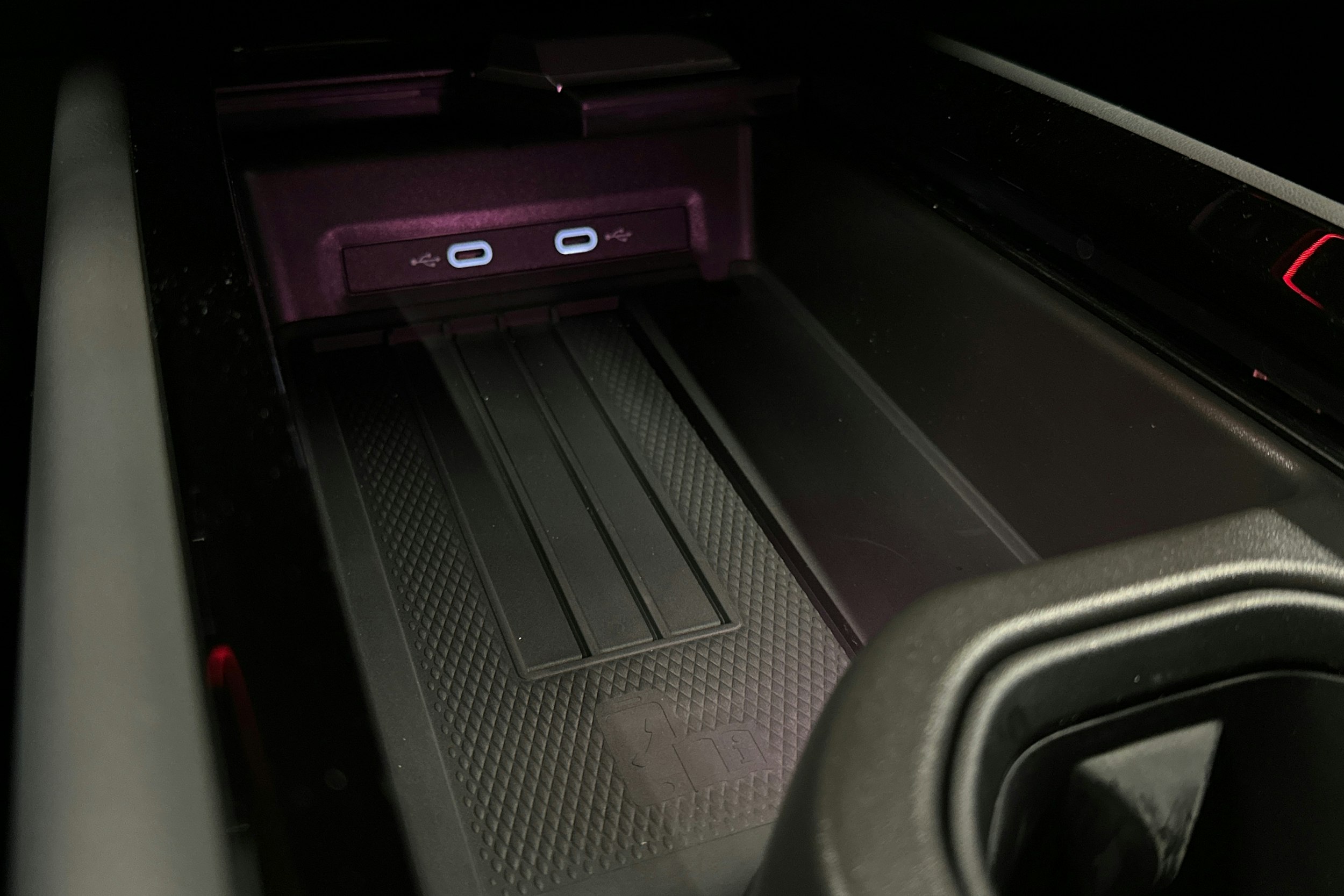 punainen Volkswagen ID.7 2025 kuva 34.