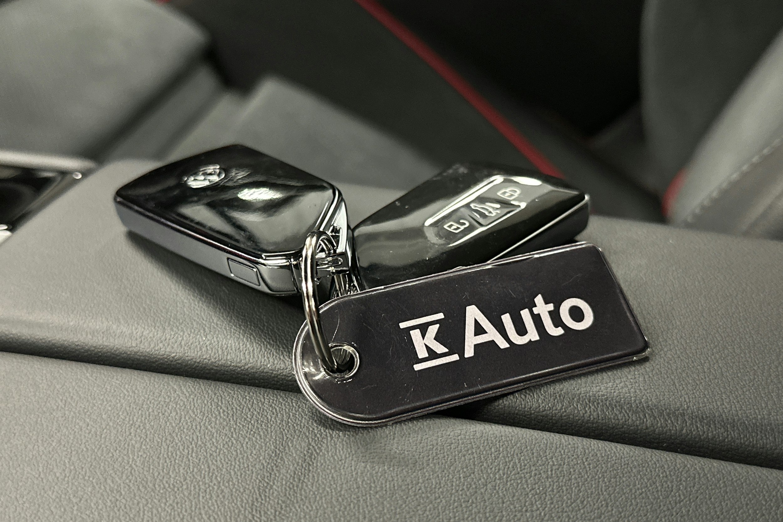 punainen Volkswagen ID.7 2025 kuva 36.