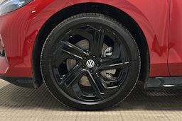 punainen Volkswagen ID.7 2025 kuva 11.