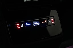 punainen Volkswagen ID.7 2025 kuva 17.