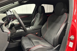 punainen Volkswagen ID.7 2025 kuva 18.