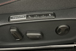 punainen Volkswagen ID.7 2025 kuva 20.