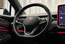 punainen Volkswagen ID.7 2025 kuva 21.