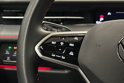 punainen Volkswagen ID.7 2025 kuva 22.