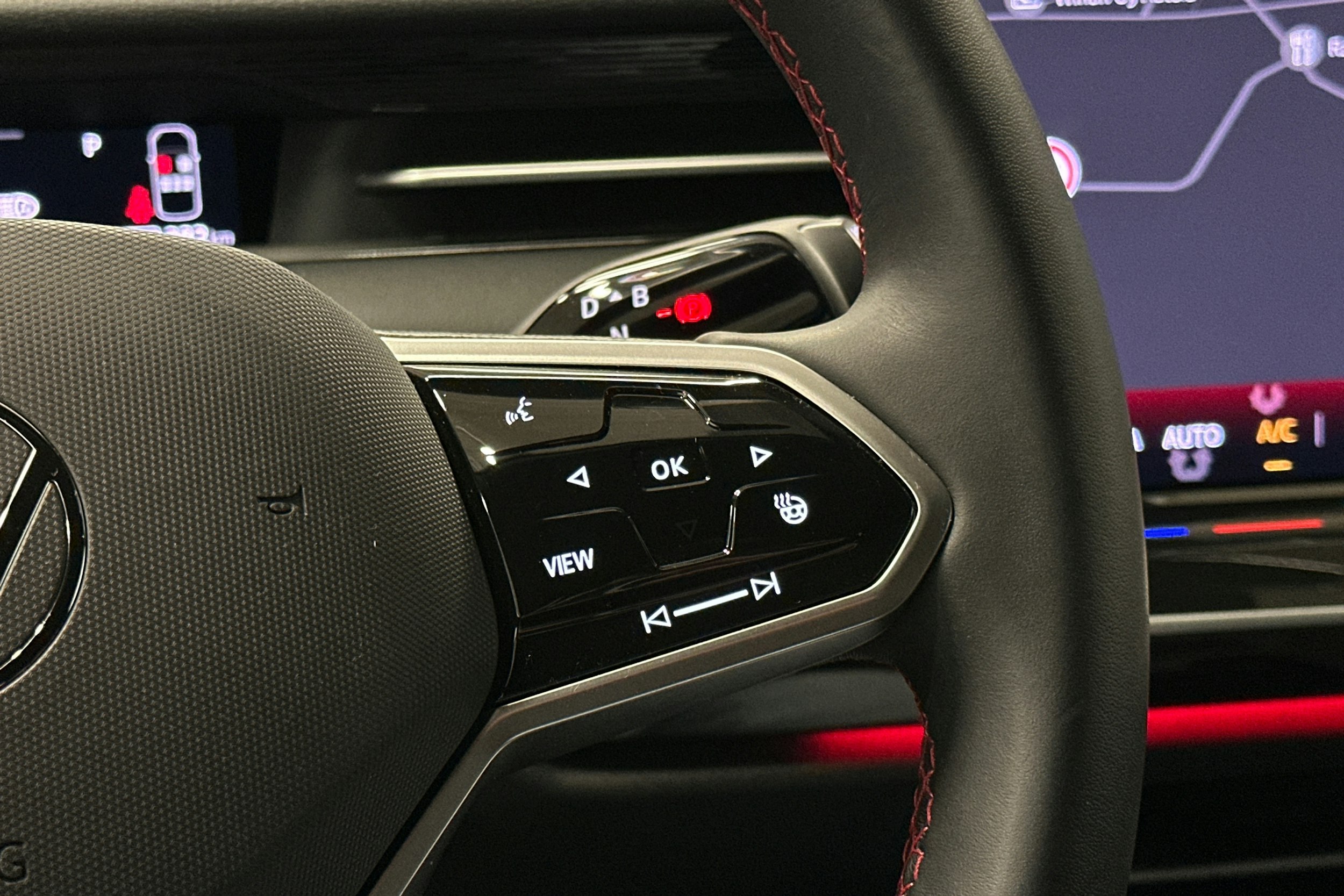 punainen Volkswagen ID.7 2025 kuva 23.