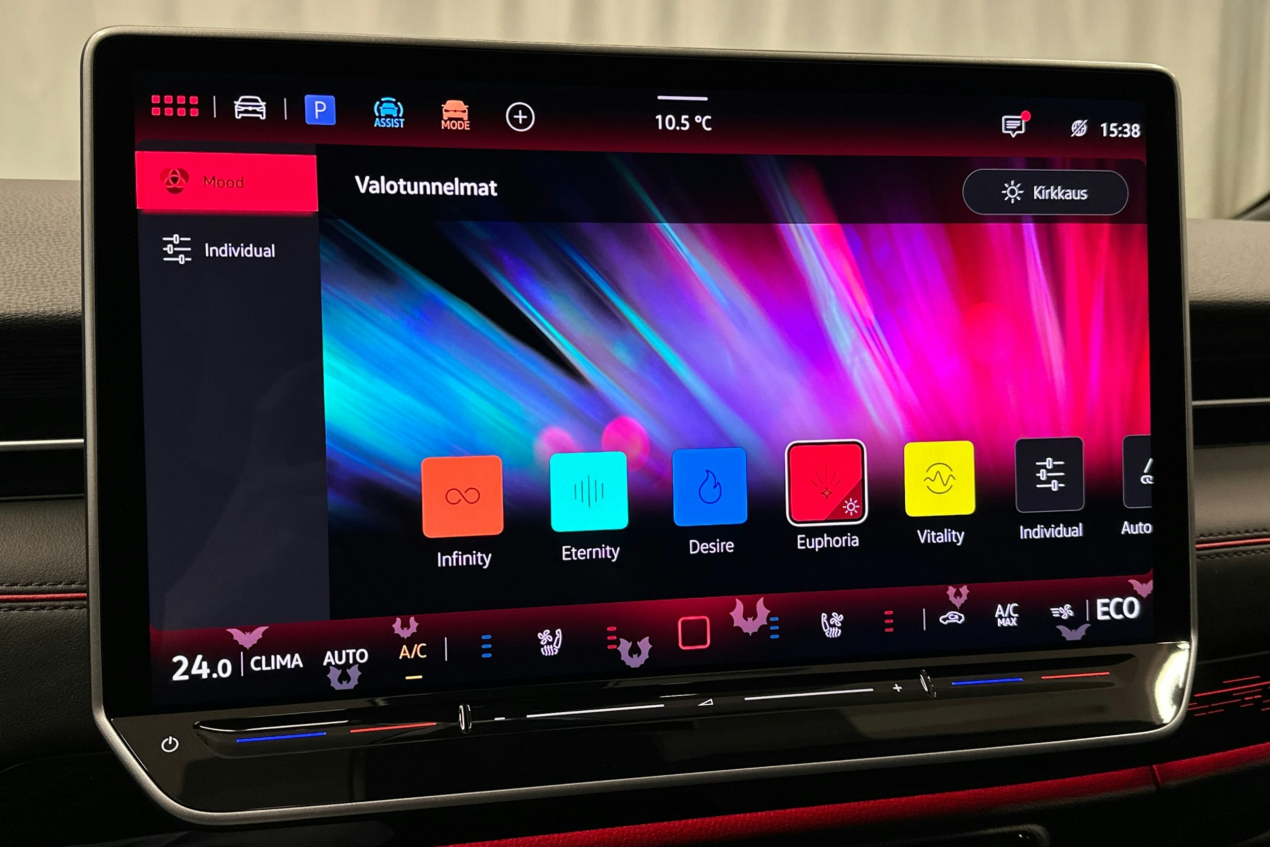 punainen Volkswagen ID.7 2025 kuva 33.