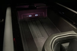 punainen Volkswagen ID.7 2025 kuva 37.