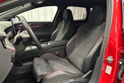 punainen Volkswagen ID.7 2025 kuva 18.