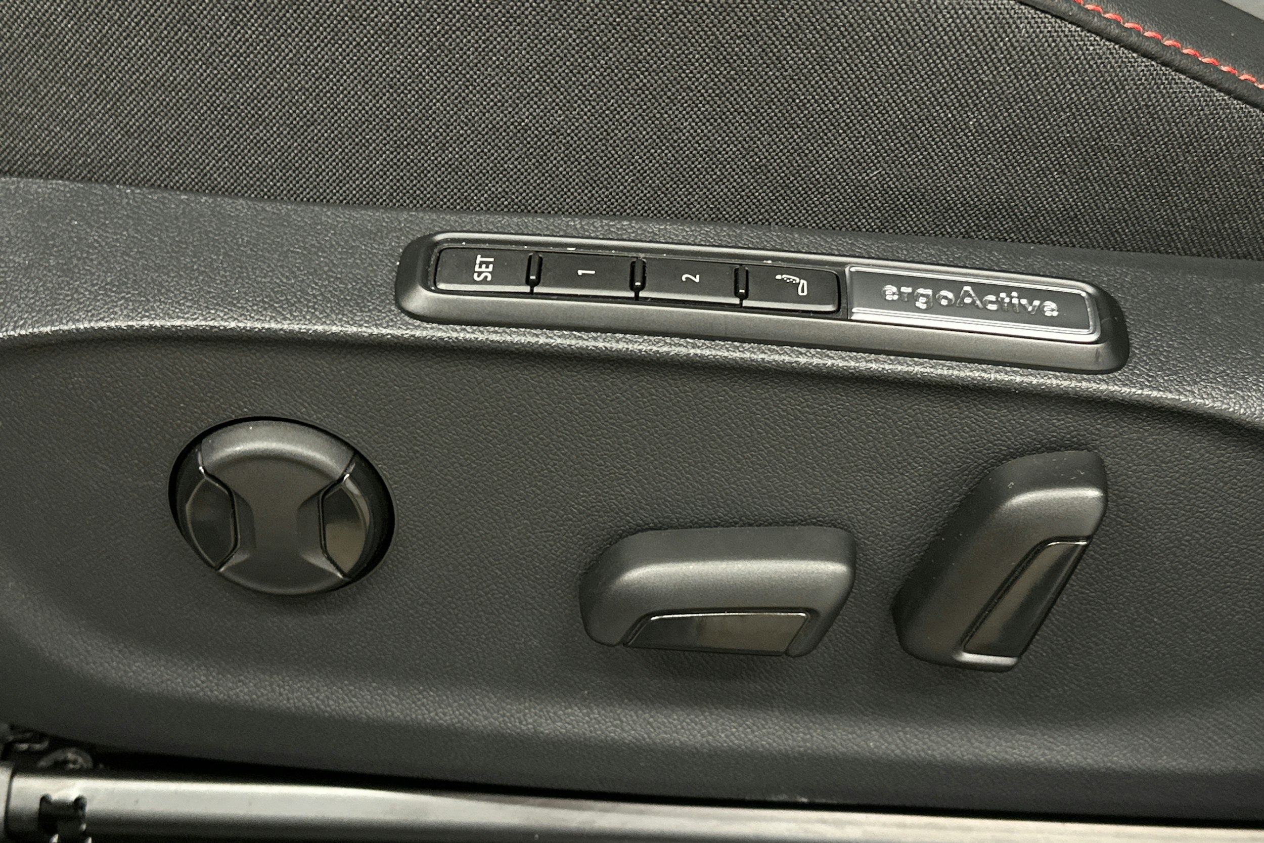 punainen Volkswagen ID.7 2025 kuva 19.