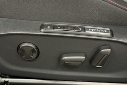 punainen Volkswagen ID.7 2025 kuva 19.