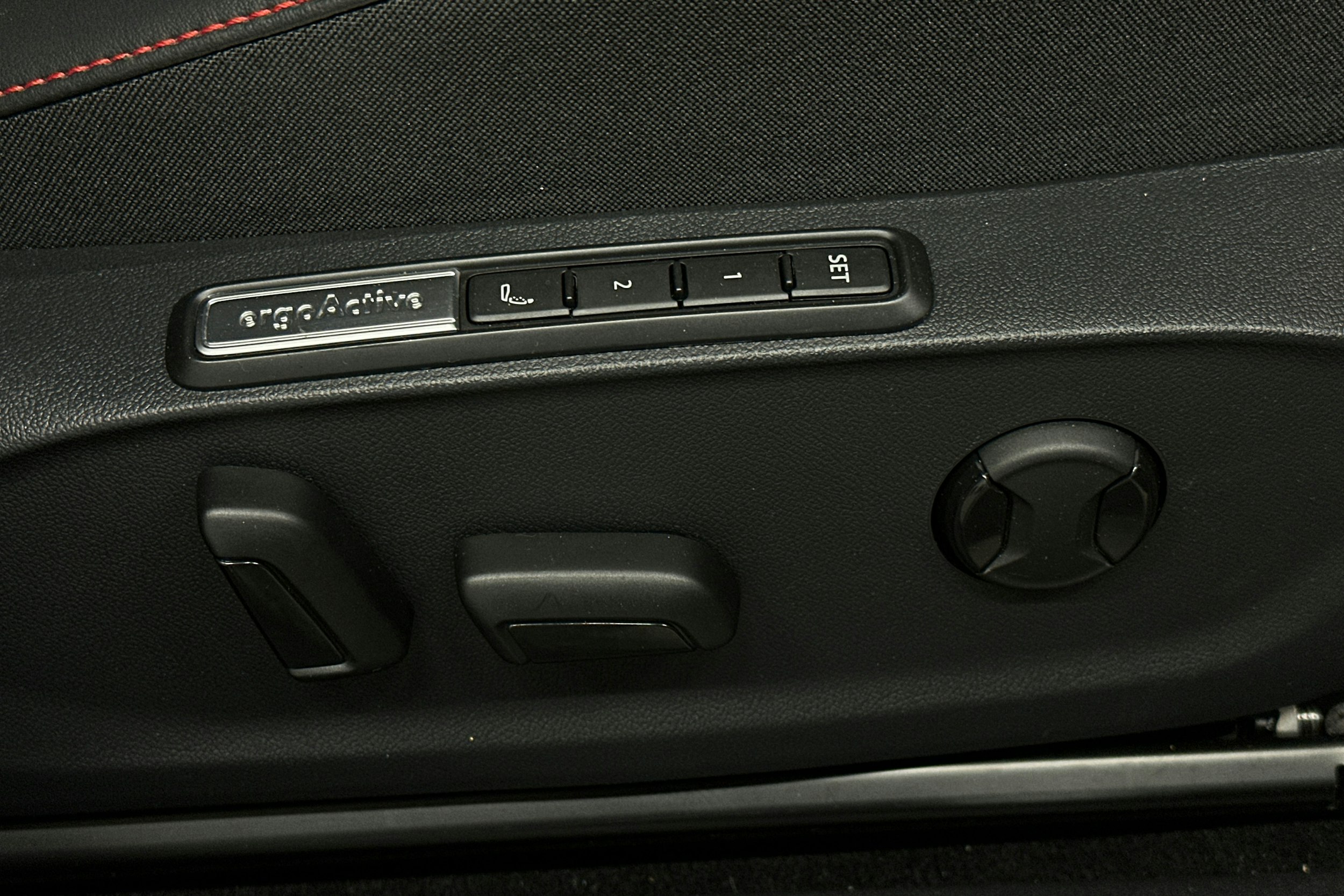 punainen Volkswagen ID.7 2025 kuva 20.