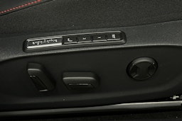 punainen Volkswagen ID.7 2025 kuva 20.