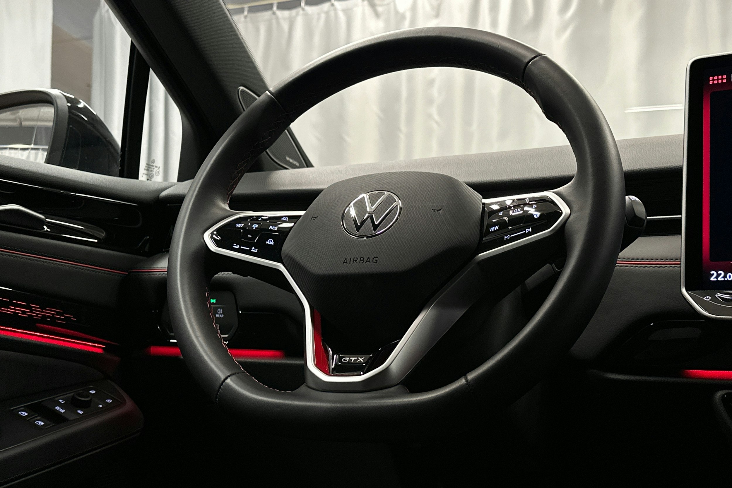 punainen Volkswagen ID.7 2025 kuva 21.