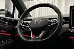 punainen Volkswagen ID.7 2025 kuva 21.