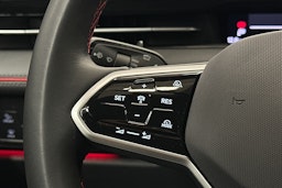 punainen Volkswagen ID.7 2025 kuva 22.