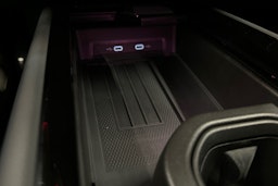 punainen Volkswagen ID.7 2025 kuva 37.