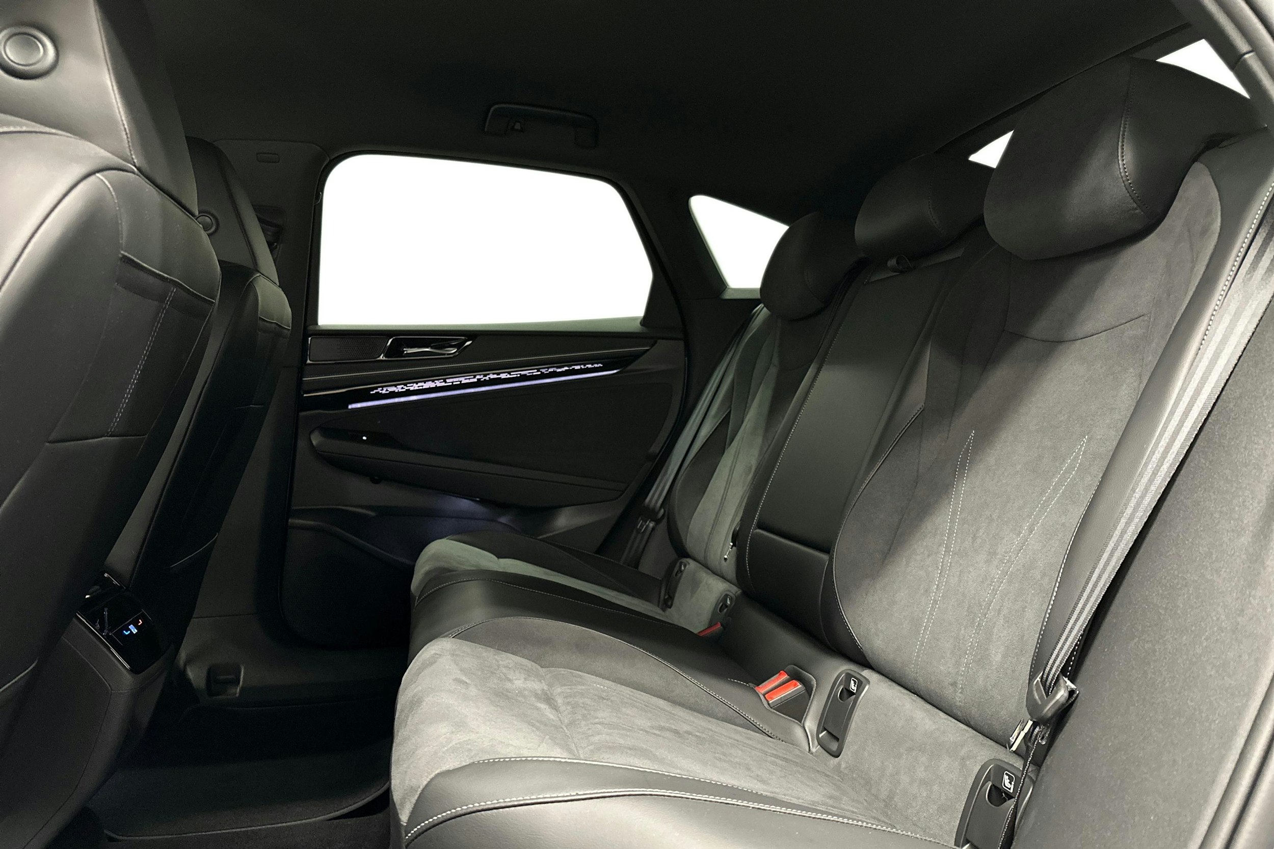 sininen Volkswagen ID.7 2025 kuva 8.