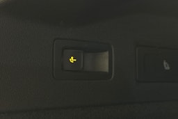 sininen Volkswagen ID.7 2025 kuva 13.